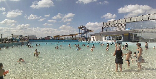 Meerwasserwellenbad am Strand